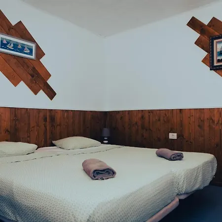 Blue Lagoon بيت ضيافة