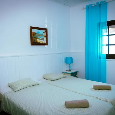 Blue Lagoon بيت ضيافة