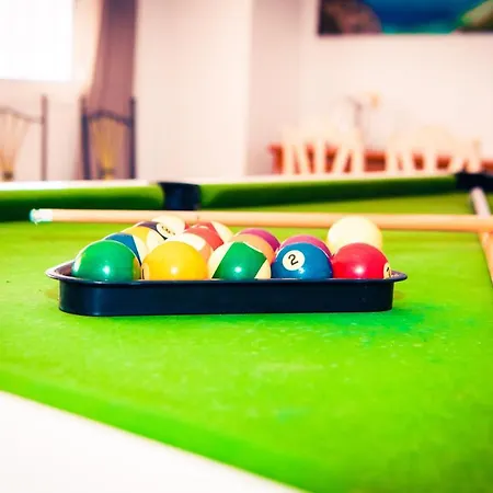 Blue Lagoon بيت ضيافة *