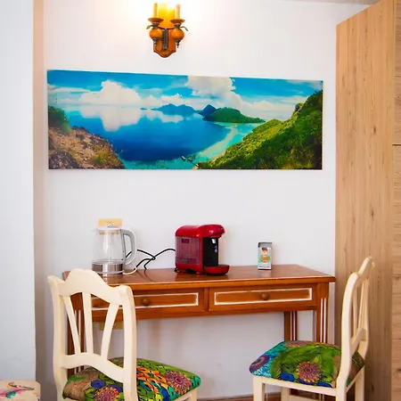 Blue Lagoon بيت ضيافة